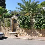 Villa Besides The Sea - 3 Bedrooms